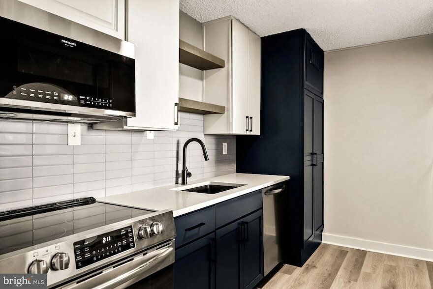 1500 Locust St, Unit 1B-3615 in Philadelphia, PA - Building Photo