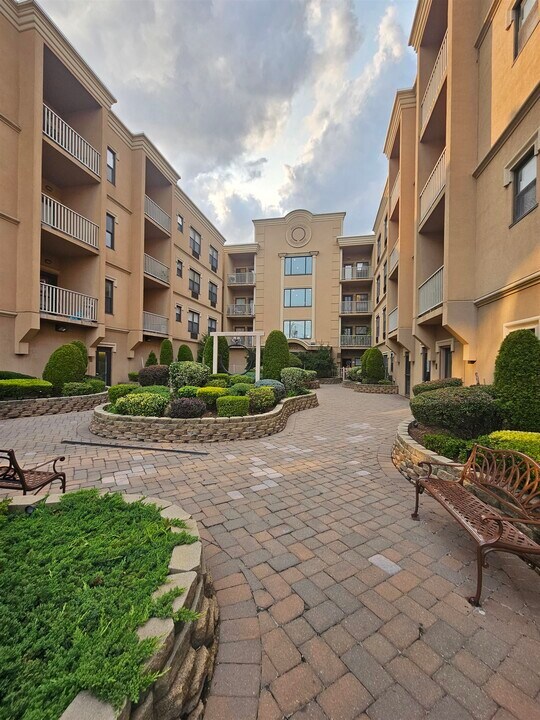 8915 Bergenwood Ave-Unit -8 in North Bergen, NJ - Building Photo