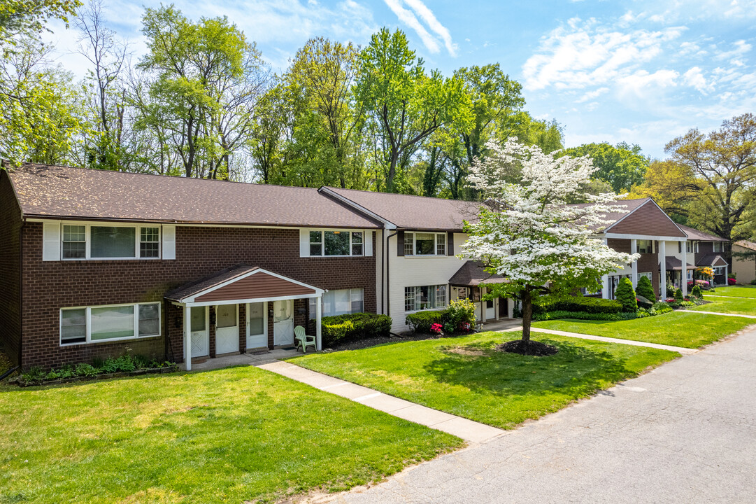 810 N Forklanding Rd in Maple Shade, NJ - Building Photo