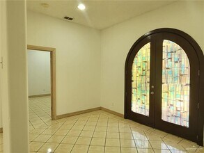 417 E Bluebird Ave in McAllen, TX - Foto de edificio - Building Photo