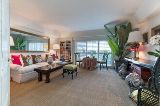 350 S Ocean Blvd in Palm Beach, FL - Building Photo - Building Photo