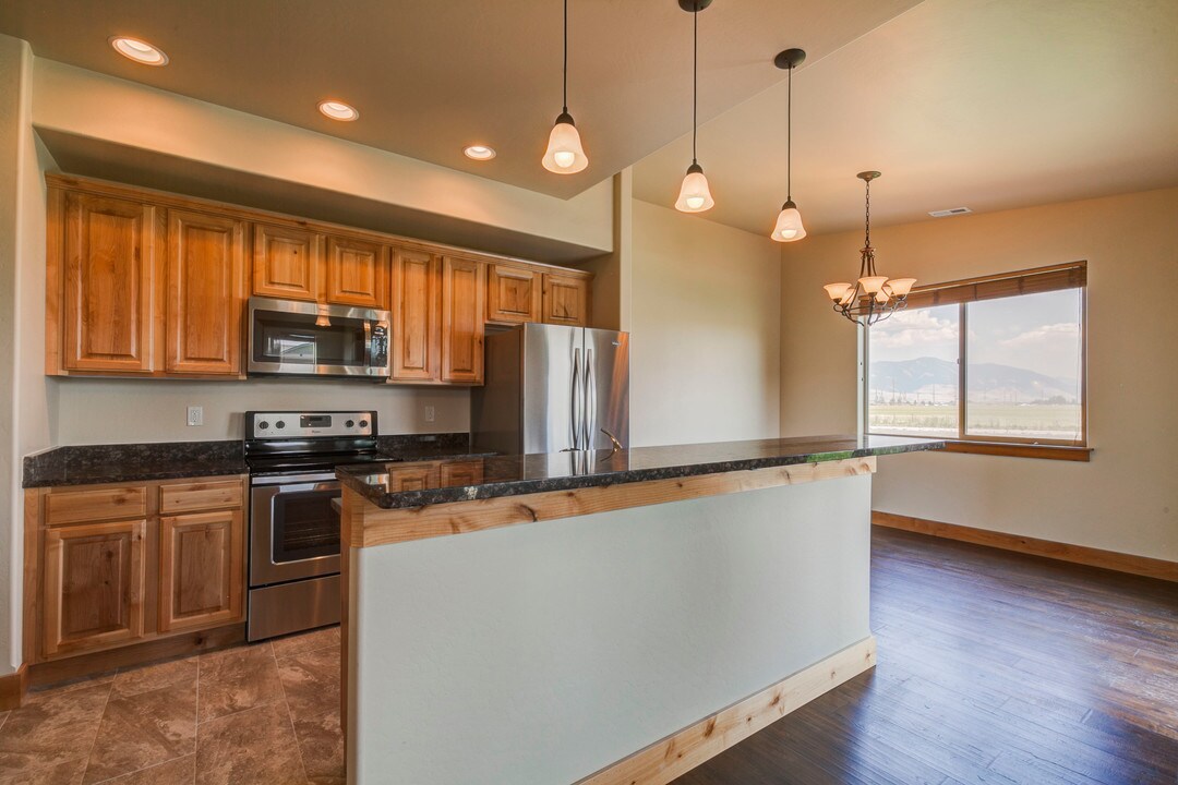 4737 Sherwood Way, Unit D in Bozeman, MT - Foto de edificio