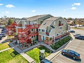 912 S Dearborn Way in Aurora, CO - Building Photo
