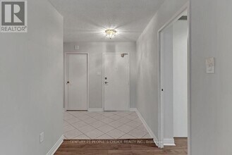 256 Jarvis St in Toronto, ON - Building Photo - Building Photo