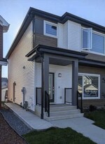 9335 152 St NW in Edmonton, AB - Building Photo