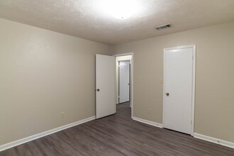 2201 Hartsfield Rd-Unit -B in Tallahassee, FL - Building Photo - Building Photo