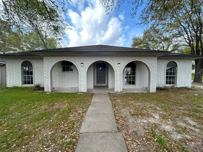 property at 5926 Darkwood Dr