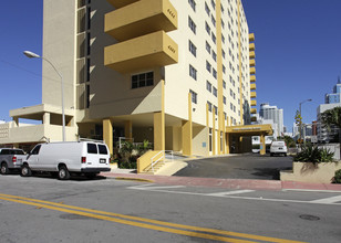 Four Freedoms House in Miami Beach, FL - Building Photo - Building Photo