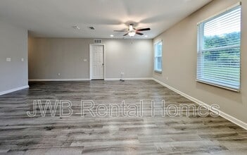 12802 Gillespie Ave in Jacksonville, FL - Foto de edificio - Building Photo