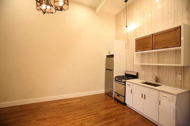 565 Evergreen Ave-Unit -3FF in Brooklyn, NY - Building Photo - Building Photo