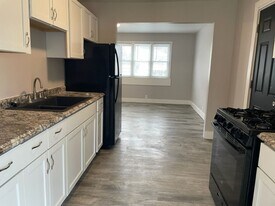 317 Majestic St SE in Grand Rapids, MI - Building Photo