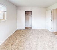 360 Roseman Ct photo'