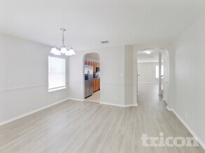 517 Zapata Cir in New Braunfels, TX - Foto de edificio - Building Photo