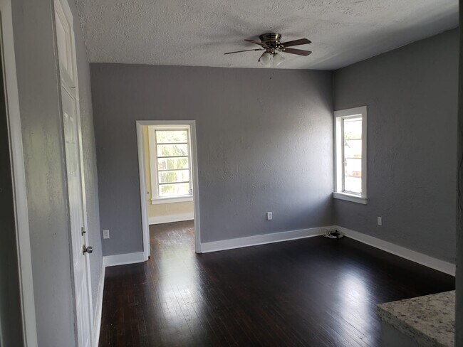1849 Dewey St, Unit 4 in Hollywood, FL - Building Photo - Building Photo
