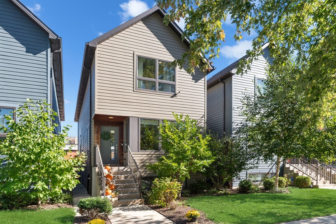 3817 N Christiana Ave in Chicago, IL - Building Photo
