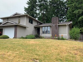 6410 NE 188th St in Kenmore, WA - Building Photo