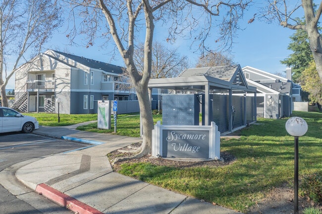 SYCAMORE VILLAGE in Tracy, CA - Building Photo - Building Photo