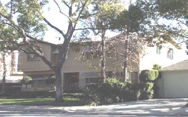 1028 Sunset Blvd in Arcadia, CA - Foto de edificio