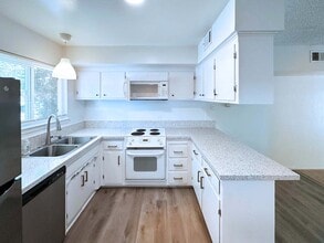1915 Wildwood Way, Unit #2 in Roseville, CA - Building Photo - Building Photo