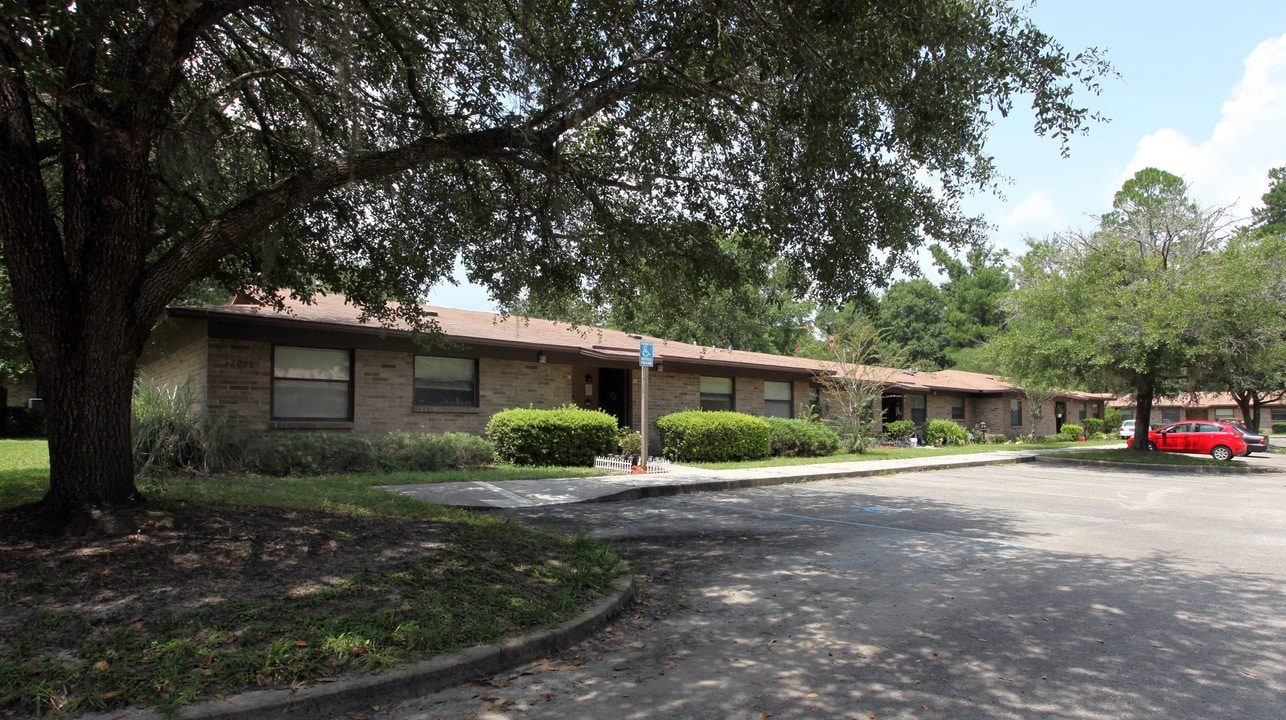 Cantebury of Hilliard in Hilliard, FL - Building Photo