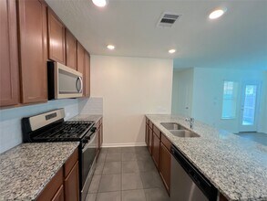 7111 Escondido Dr in Arcola, TX - Building Photo - Building Photo