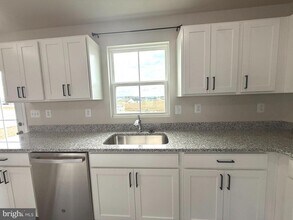 365 Otero Ln in Hedgesville, WV - Building Photo - Building Photo