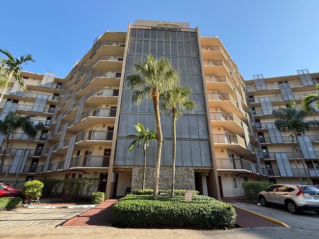 property at 3301 N Country Club Dr