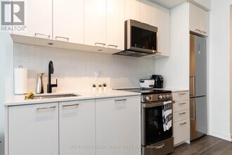 1808 St Clair Ave W in Toronto, ON - Building Photo - Building Photo
