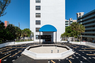 Pompano Ocean Club in Pompano Beach, FL - Foto de edificio - Building Photo