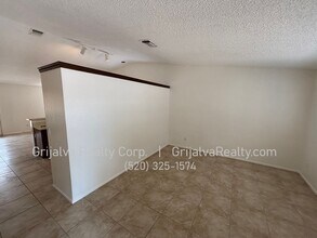 1821 W Mountain Oak Ln in Tucson, AZ - Building Photo - Building Photo