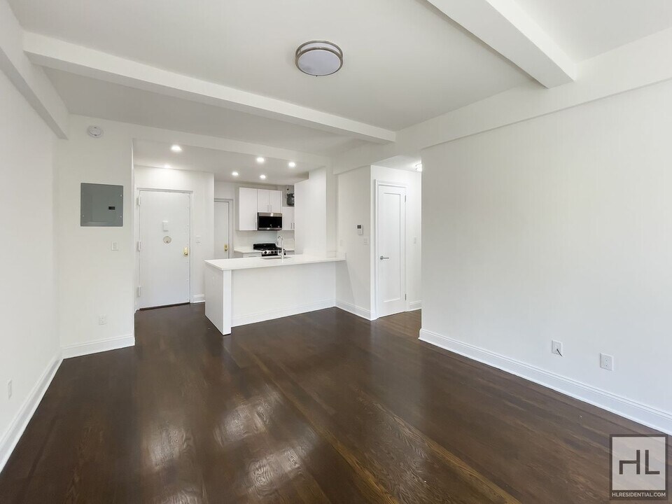 EAST 37 STREET in New York, NY - Building Photo