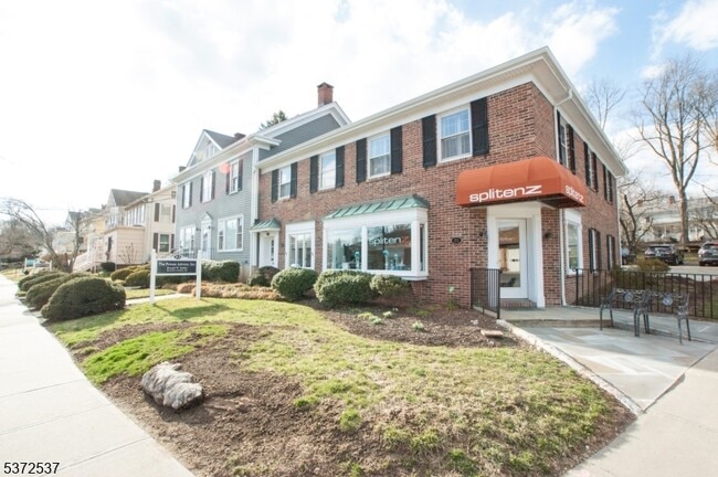 property at 21 E Main St