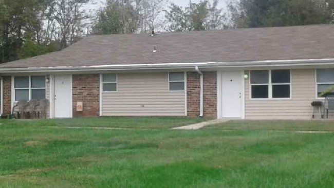 Lindentree Apartments in Lacygne, KS - Building Photo - Building Photo