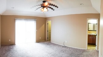 10033 E Boston St in Wichita, KS - Building Photo