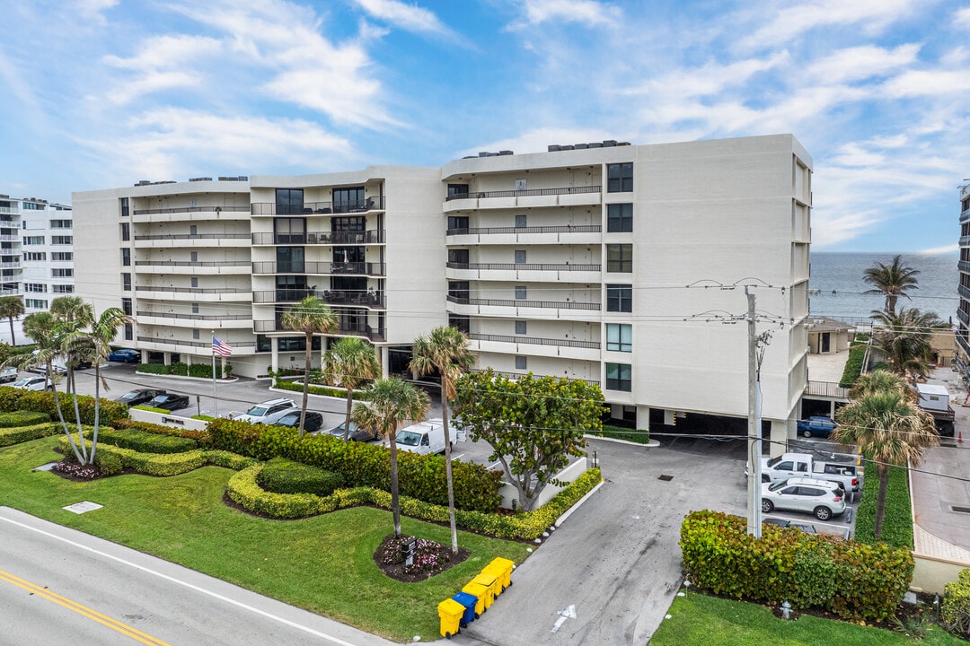 Dune Deck in Palm Beach, FL - Building Photo