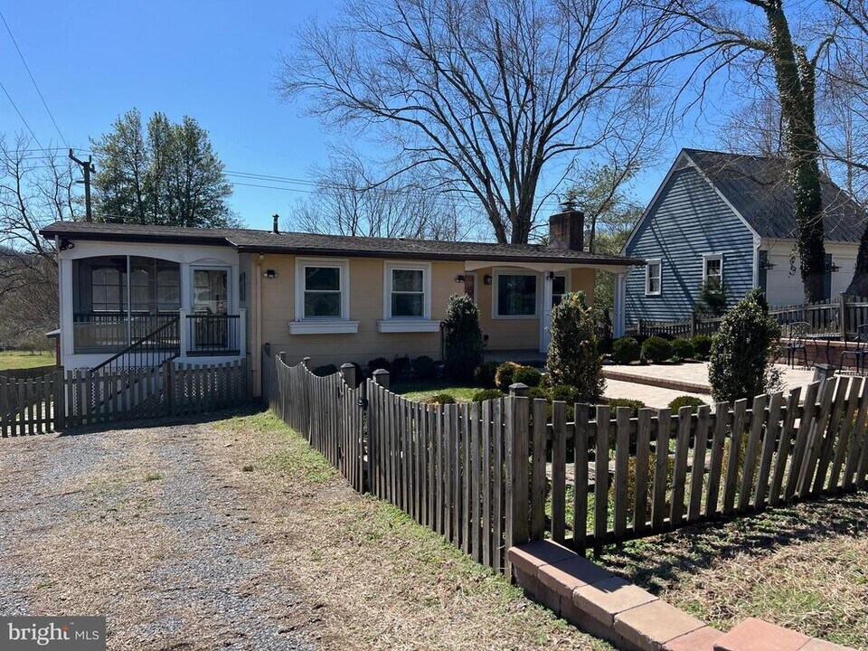 39249 Little River Tpke in Aldie, VA - Building Photo