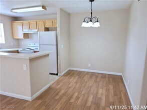 2984 Juniper Hills Blvd in Las Vegas, NV - Foto de edificio - Building Photo