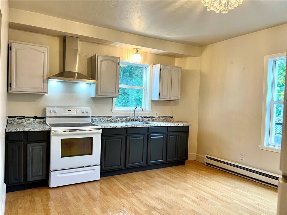 887 Branch Ave-Unit -2 in Providence, RI - Building Photo