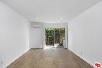 4431 Don Ricardo Dr in Los Angeles, CA - Building Photo - Building Photo