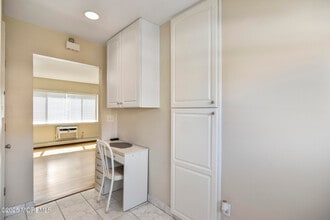 12 Laurel Pl in Eatontown, NJ - Foto de edificio - Building Photo