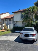 563 NW 98th Ct in Miami, FL - Building Photo