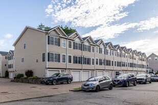 Fieldstone Crossing in Waltham, MA - Foto de edificio - Building Photo