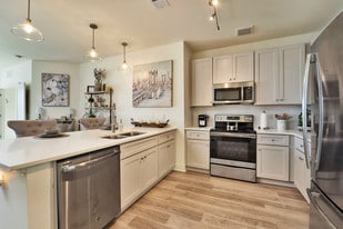 Highland at Spring Hill Apartamentos