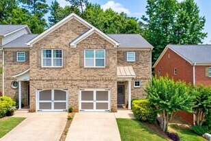 7065 Blairs View Dr in Austell, GA - Building Photo
