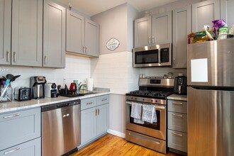 117 Elm St, Unit #2 in Newton, MA - Building Photo - Building Photo