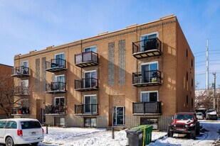 1037 Du Canadien-Pacifique St in Montréal, QC - Building Photo