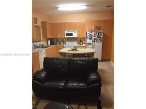 10785 SW 232nd St in Miami, FL - Foto de edificio - Building Photo