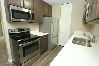 Shoreview Apartments in Ann Arbor, MI - Building Photo - Interior Photo