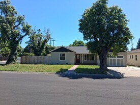 340 N Santa Rosa Ave in Modesto, CA - Building Photo