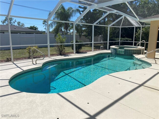 610 SW 39th Terrace in Cape Coral, FL - Building Photo - Building Photo